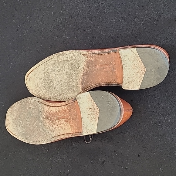 Allen Edmonds Men 11 B Vernon Saddle Brown Plain Perf Toe 8838, like new - Picture 6 of 8